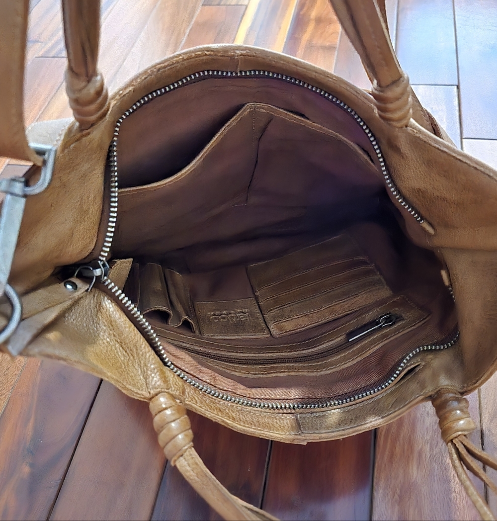 NWOTs Latico Leathers Joplin Leather Crossbody Bag In Cognac - Picture 3 of 5